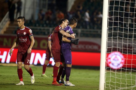 Không thắng Quảng Nam, CLB TP.HCM vẫn tiếp tục dẫn đầu V-League 2019 - Ảnh 4. Không thắng Quảng Nam, CLB TP.HCM vẫn tiếp tục dẫn đầu V-League 2019 - Ảnh 4.