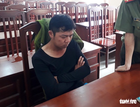 Kẻ nghi giết vợ đốt xác rồi chở con đi tắm biển khai do vợ nặng lời - Ảnh 1. Kẻ nghi giết vợ đốt xác rồi chở con đi tắm biển khai do vợ nặng lời - Ảnh 1.
