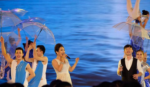 Festival biển Nha Trang: Rực rỡ sắc màu của biển - Ảnh 3. Festival biển Nha Trang: Rực rỡ sắc màu của biển - Ảnh 3.