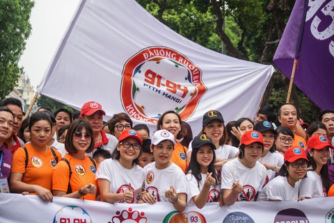 Hàng ngàn người đi bộ cho thông điệp Đã uống rượu bia không lái xe - Ảnh 6. Hàng ngàn người đi bộ cho thông điệp Đã uống rượu bia không lái xe - Ảnh 6.