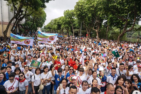 Hàng ngàn người đi bộ cho thông điệp Đã uống rượu bia không lái xe - Ảnh 3. Hàng ngàn người đi bộ cho thông điệp Đã uống rượu bia không lái xe - Ảnh 3.
