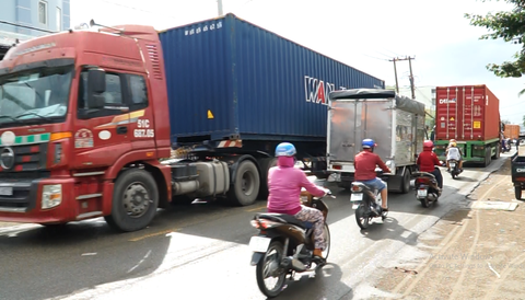 Khẩn trương mở rộng cung đường tử thần Nguyễn Duy Trinh - Ảnh 1. Khẩn trương mở rộng cung đường tử thần Nguyễn Duy Trinh - Ảnh 1.