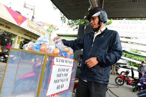 Bánh mì yêu thương - Ảnh 1. Bánh mì yêu thương - Ảnh 1.