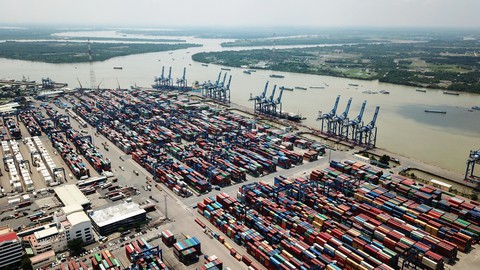 Việt Nam nên ứng phó như thế nào với thương chiến Mỹ - Trung? - Ảnh 1. Việt Nam nên ứng phó như thế nào với thương chiến Mỹ - Trung? - Ảnh 1.