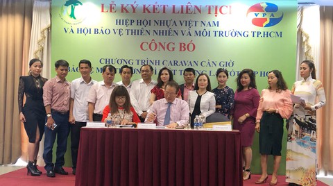 Xài nhựa không nhiều nhưng VN lại xả rác nhựa hàng top thế giới - Ảnh 1. Xài nhựa không nhiều nhưng VN lại xả rác nhựa hàng top thế giới - Ảnh 1.