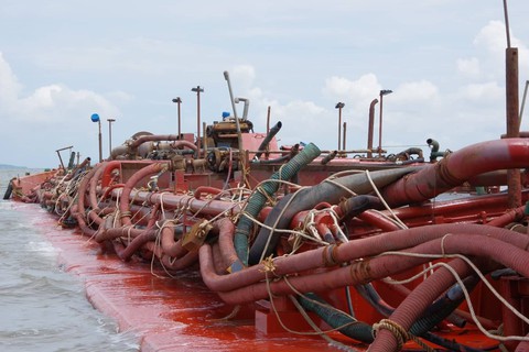 Cát tặc xâu xé vùng biển Cần Giờ - Ảnh 1. Cát tặc xâu xé vùng biển Cần Giờ - Ảnh 1.