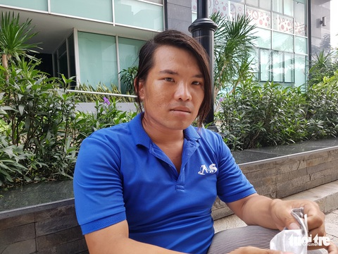Nhân viên vệ sinh trả 7.400 USD cho người đàn ông nước ngoài - Ảnh 1. Nhân viên vệ sinh trả 7.400 USD cho người đàn ông nước ngoài - Ảnh 1.