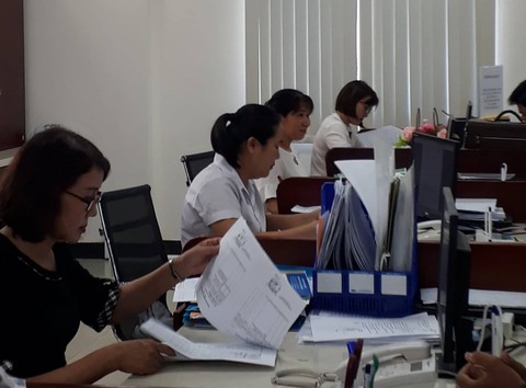 Doanh nghiệp thà tốn tiền triệu còn hơn mò mẫm giữa rừng thủ tục - Ảnh 1. Doanh nghiệp thà tốn tiền triệu còn hơn mò mẫm giữa rừng thủ tục - Ảnh 1.