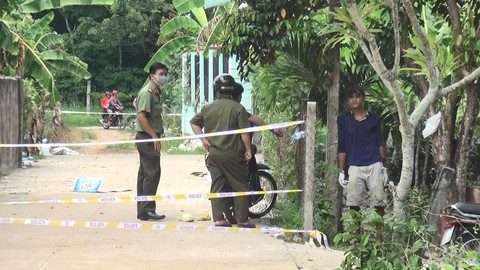 Truy tìm tông tích hai nam giới trong vụ xác chết trong bêtông - Ảnh 1. Truy tìm tông tích hai nam giới trong vụ xác chết trong bêtông - Ảnh 1.
