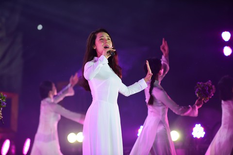 Người trẻ sẽ cùng đi trên con đường hòa bình! - Ảnh 11. Người trẻ sẽ cùng đi trên con đường hòa bình! - Ảnh 11.