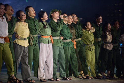 Người trẻ sẽ cùng đi trên con đường hòa bình! - Ảnh 9. Người trẻ sẽ cùng đi trên con đường hòa bình! - Ảnh 9.