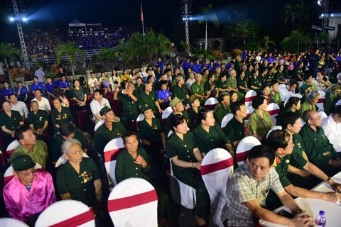 Người trẻ sẽ cùng đi trên con đường hòa bình! - Ảnh 31. Người trẻ sẽ cùng đi trên con đường hòa bình! - Ảnh 31.