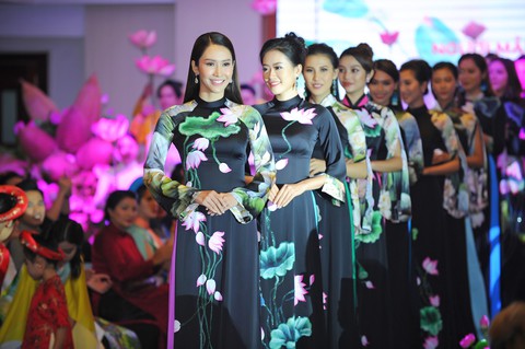 Phi Nhung, Hồ Văn Cường làm đại sứ cuộc thi Người mẫu - Đại sứ áo dài Việt Nam - Ảnh 2. Phi Nhung, Hồ Văn Cường làm đại sứ cuộc thi Người mẫu - Đại sứ áo dài Việt Nam - Ảnh 2.