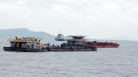 Không để cát tặc lộng hành - Ảnh 1. Không để cát tặc lộng hành - Ảnh 1.