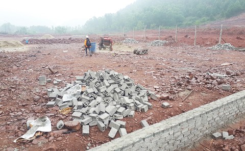 Đào đầm nuôi tôm trái phép ở đất rừng phòng hộ ven biển - Ảnh 1. Đào đầm nuôi tôm trái phép ở đất rừng phòng hộ ven biển - Ảnh 1.
