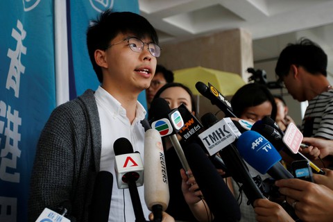 Thủ lĩnh sinh viên Hoàng Chi Phong lại bị bắt vào tù - Ảnh 1. Thủ lĩnh sinh viên Hoàng Chi Phong lại bị bắt vào tù - Ảnh 1.