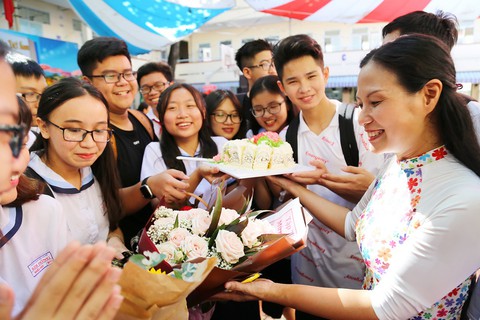 Thương cho roi, cho vọt với học trò thời nay, nên không? - Ảnh 1. Thương cho roi, cho vọt với học trò thời nay, nên không? - Ảnh 1.