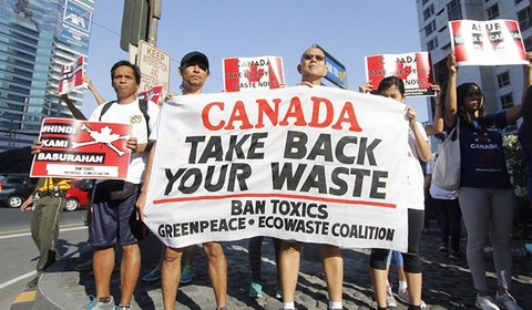 Philippines rút bớt quan chức ngoại giao để phản đối việc Canada không mang rác về - Ảnh 1. Philippines rút bớt quan chức ngoại giao để phản đối việc Canada không mang rác về - Ảnh 1.