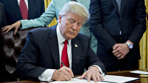 Ngăn Huawei, ông Trump chặn đường làm ăn của doanh nghiệp Mỹ? - Ảnh 1. Ngăn Huawei, ông Trump chặn đường làm ăn của doanh nghiệp Mỹ? - Ảnh 1.