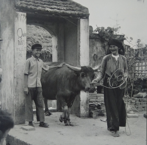 Ảnh quý về miền Bắc nửa thế kỷ trước của nhà báo Wilfred Burchett - Ảnh 2. Ảnh quý về miền Bắc nửa thế kỷ trước của nhà báo Wilfred Burchett - Ảnh 2.