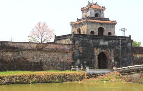 Tu bổ kinh thành Huế: Tỉnh yêu cầu trả lại đoạn kè còn khá nguyên vẹn - Ảnh 3. Tu bổ kinh thành Huế: Tỉnh yêu cầu trả lại đoạn kè còn khá nguyên vẹn - Ảnh 3.
