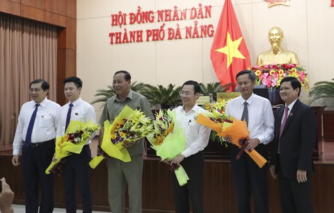 Đà Nẵng miễn nhiệm nhiều chức danh, hợp nhất 3 văn phòng - Ảnh 1. Đà Nẵng miễn nhiệm nhiều chức danh, hợp nhất 3 văn phòng - Ảnh 1.
