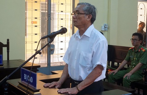 Cựu giáo viên giao cấu với học sinh cũ lãnh án 2 năm tù - Ảnh 1. Cựu giáo viên giao cấu với học sinh cũ lãnh án 2 năm tù - Ảnh 1.