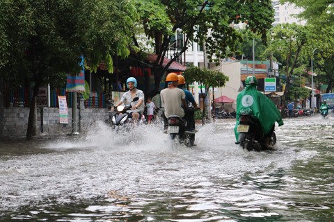 TP.HCM đảm bảo an toàn giao thông mùa mưa bão 2019 - Ảnh 1. TP.HCM đảm bảo an toàn giao thông mùa mưa bão 2019 - Ảnh 1.