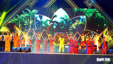 Khai hội Làng Sen: Lời Bác sáng đường ta đi - Ảnh 1. Khai hội Làng Sen: Lời Bác sáng đường ta đi - Ảnh 1.