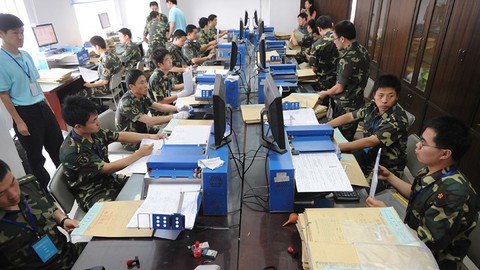 Cuộc chiến bóng đêm: Lý do ông Trump quyết chiến với Trung Quốc - Ảnh 3. Cuộc chiến bóng đêm: Lý do ông Trump quyết chiến với Trung Quốc - Ảnh 3.