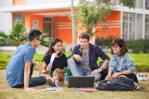 Sinh viên cần trang bị những gì để vươn ra thế giới? - Ảnh 2. Sinh viên cần trang bị những gì để vươn ra thế giới? - Ảnh 2.