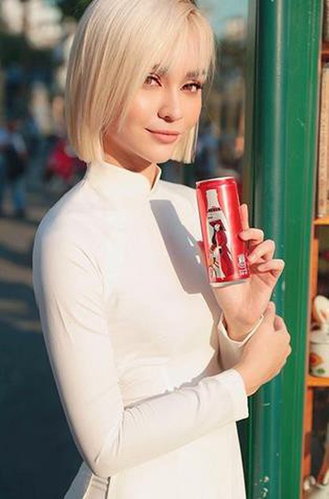 Coca - Cola đã khiến cộng đồng mạng dậy sóng với 6 chiếc lon đặc biệt - Ảnh 3. Coca - Cola đã khiến cộng đồng mạng dậy sóng với 6 chiếc lon đặc biệt - Ảnh 3.