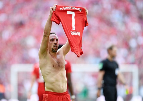 Đè bẹp Frankfurt, Bayern Munich lần thứ 29 vô địch Đức - Ảnh 2. Đè bẹp Frankfurt, Bayern Munich lần thứ 29 vô địch Đức - Ảnh 2.