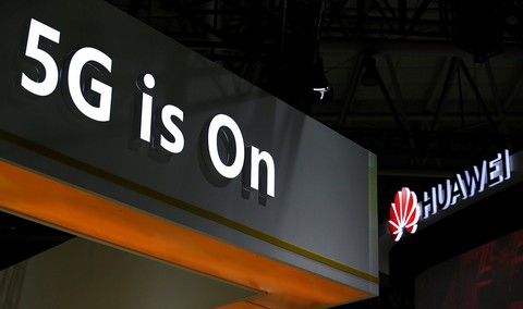 Nước cờ Huawei của ông Trump: lưỡng bại câu thương hay nhất tiễn song điêu? - Ảnh 1. Nước cờ Huawei của ông Trump: lưỡng bại câu thương hay nhất tiễn song điêu? - Ảnh 1.