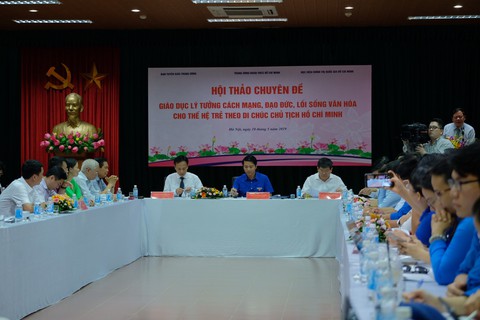 Một số người trẻ đang khủng hoảng lý tưởng, đạo đức và lối sống - Ảnh 1. Một số người trẻ đang khủng hoảng lý tưởng, đạo đức và lối sống - Ảnh 1.