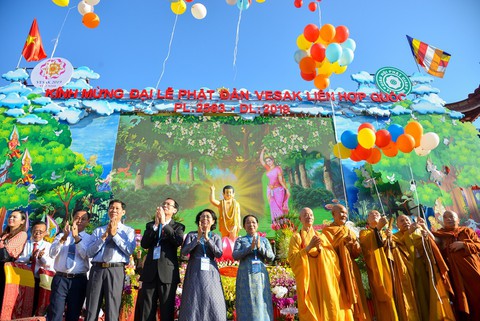 Hàng ngàn tăng ni, phật tử mừng Phật đản tại Việt Nam Quốc Tự - Ảnh 6. Hàng ngàn tăng ni, phật tử mừng Phật đản tại Việt Nam Quốc Tự - Ảnh 6.
