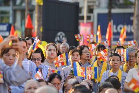 Hàng ngàn tăng ni, phật tử mừng Phật đản tại Việt Nam Quốc Tự - Ảnh 1. Hàng ngàn tăng ni, phật tử mừng Phật đản tại Việt Nam Quốc Tự - Ảnh 1.
