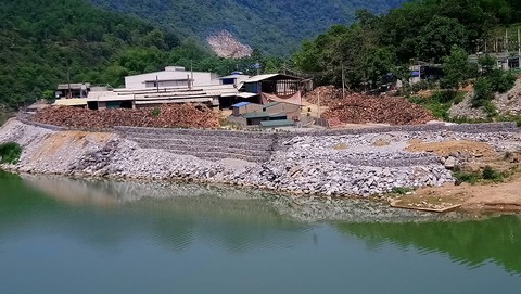 Tháo dỡ xong bờ kè đá xây dựng trái phép, lấn chiếm sông Mã - Ảnh 4. Tháo dỡ xong bờ kè đá xây dựng trái phép, lấn chiếm sông Mã - Ảnh 4.