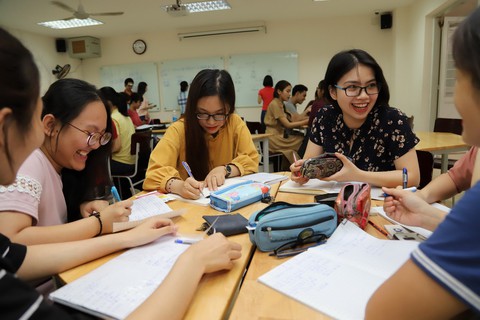 Tăng chỉ tiêu, điểm chuẩn trường sư phạm sẽ giảm? - Ảnh 1. Tăng chỉ tiêu, điểm chuẩn trường sư phạm sẽ giảm? - Ảnh 1.