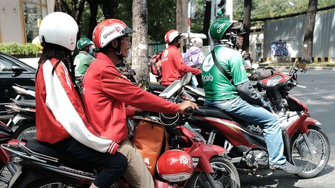 Vui buồn trên những cuốc xe ôm - Ảnh 1. Vui buồn trên những cuốc xe ôm - Ảnh 1.