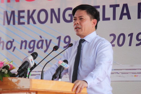 Hàng vạn người dân vui mừng lần đầu tiên đi qua cầu Vàm Cống - Ảnh 2. Hàng vạn người dân vui mừng lần đầu tiên đi qua cầu Vàm Cống - Ảnh 2.