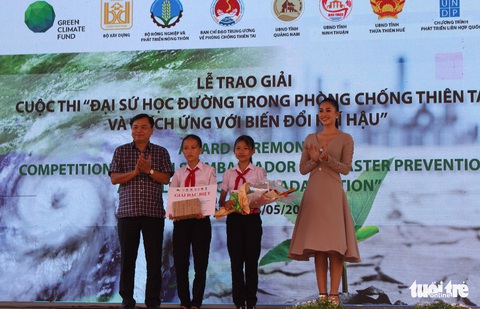 Học sinh lớp 7 làm phim ngắn đánh thức vùng đất đã ngủ yên sau lũ - Ảnh 3. Học sinh lớp 7 làm phim ngắn đánh thức vùng đất đã ngủ yên sau lũ - Ảnh 3.