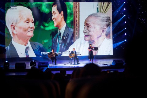 Một nhà giáo sống trọn vẹn chữ nhân - Ảnh 3. Một nhà giáo sống trọn vẹn chữ nhân - Ảnh 3.