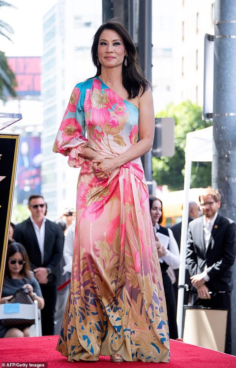 Lucy Liu nhận sao trên Đại lộ danh vọng Hollywood - Ảnh 2. Lucy Liu nhận sao trên Đại lộ danh vọng Hollywood - Ảnh 2.