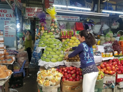 Kiểm tra trái cây nhập qua mã số trên tem nhãn - Ảnh 1. Kiểm tra trái cây nhập qua mã số trên tem nhãn - Ảnh 1.