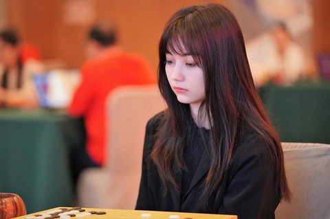 Ngắm nữ kiện tướng cờ vây đẹp như hoa hậu - Ảnh 3. Ngắm nữ kiện tướng cờ vây đẹp như hoa hậu - Ảnh 3.