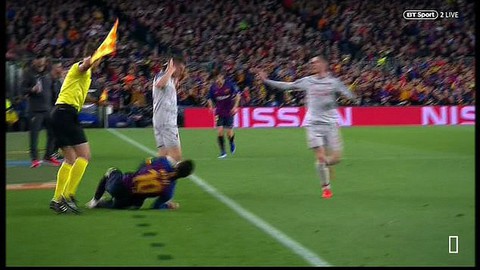 Khoảnh khắc Messi lăn lộn 3 vòng bị chỉ trích là... đóng kịch giống Neymar ! - Ảnh 3. Khoảnh khắc Messi lăn lộn 3 vòng bị chỉ trích là... đóng kịch giống Neymar ! - Ảnh 3.