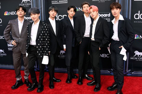 BTS đánh bại Maroon 5, Imagine Dragons tại Billboard Music Awards - Ảnh 1. BTS đánh bại Maroon 5, Imagine Dragons tại Billboard Music Awards - Ảnh 1.