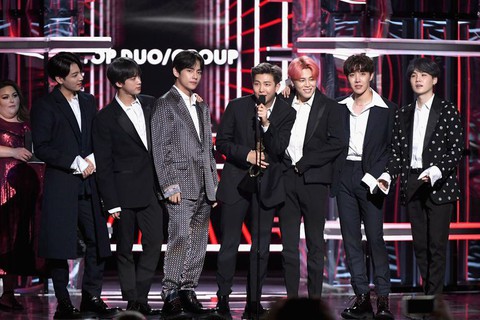 BTS đánh bại Maroon 5, Imagine Dragons tại Billboard Music Awards - Ảnh 2. BTS đánh bại Maroon 5, Imagine Dragons tại Billboard Music Awards - Ảnh 2.