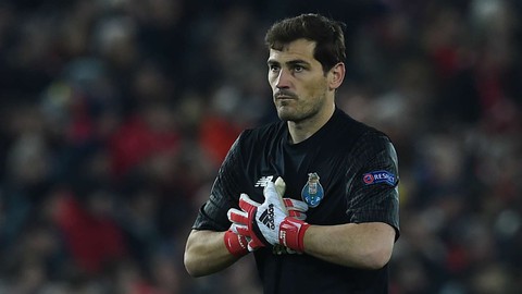 Casillas có thể giải nghệ sau khi bị đau tim trên sân tập - Ảnh 2. Casillas có thể giải nghệ sau khi bị đau tim trên sân tập - Ảnh 2.